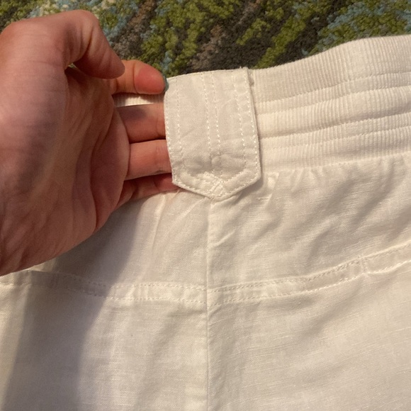 ⭐️ Linen by Basix of America White Shorts - Picture 10 of 15
